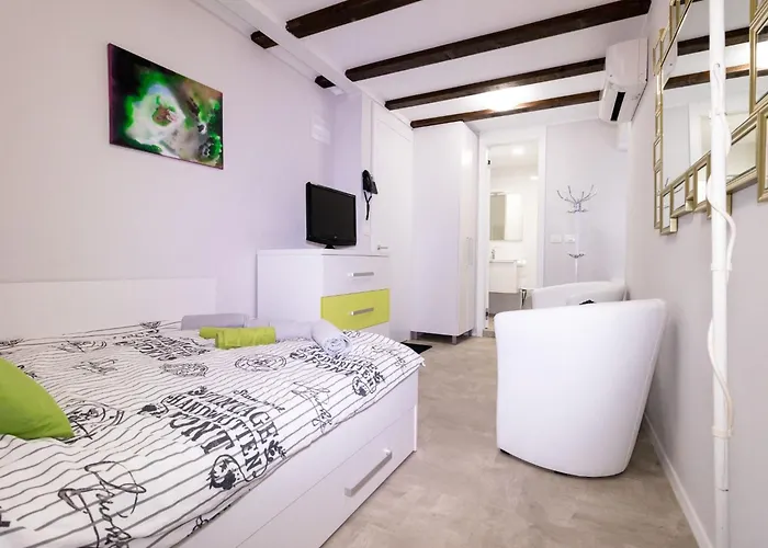 Apartment Downtown Chic And Cozy - Comfort One Bedroom *