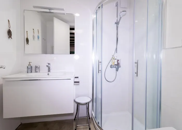 Downtown Chic And Cozy - Comfort One Bedroom Piran