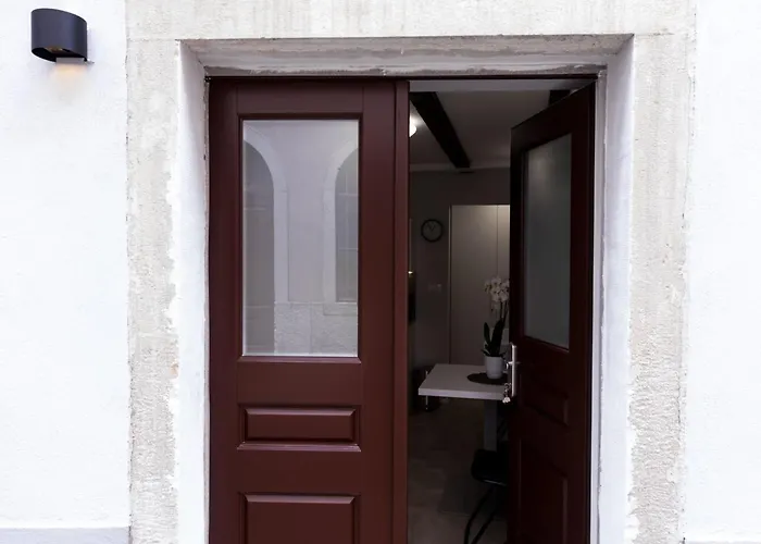 Downtown Chic And Cozy - Comfort One Bedroom Piran