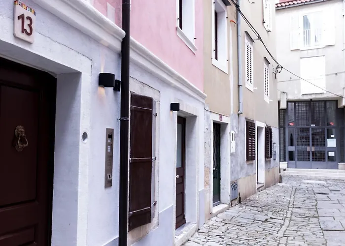 Downtown Chic And Cozy - Comfort One Bedroom Apartment Piran